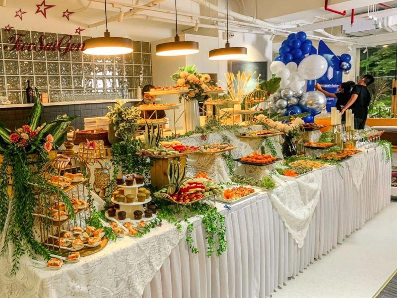 Nhân sự hỗ trợ sự kiện sẽ mặc đồng phục, chuyên nghiệp và linh hoạt